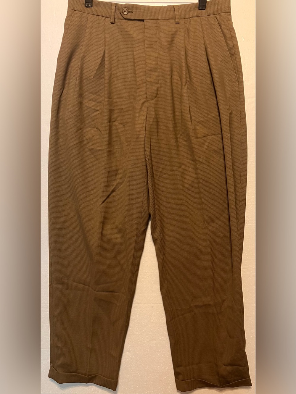 Men's Ralph Lauren 32x32 Pleated and Cuffed Dress Pants in Brown